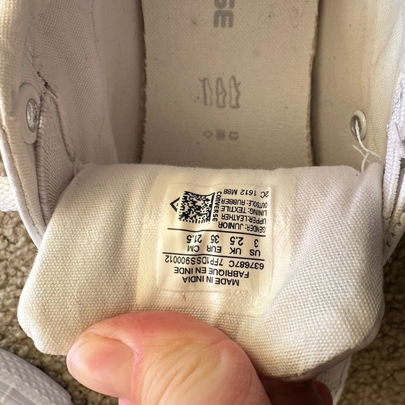 Converse shoes size 3 - Picture 4 of 4